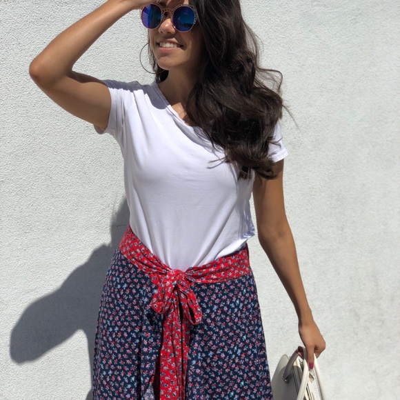 Meet your Posher, Ariana - Picture 2 of 4